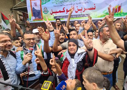 استقبال الأسيرة المحررة نسرين أبو كميل بعد السماح بدخولها للقطاع