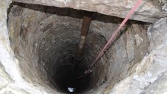 العراق: الدفاع المدني ينقذ طفلا صغيرا سقط في بئر بعمق 50 مترا