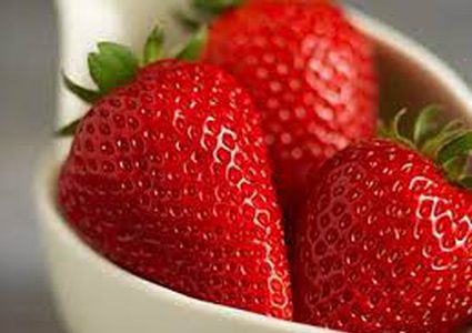 الفراولة تقلل الكوليسترول وتحمي القلب