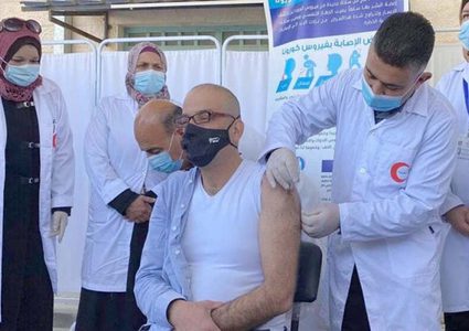 الصحة: البدء بتطعيم عمال الداخل المحتل بالجرعة الثالثة
