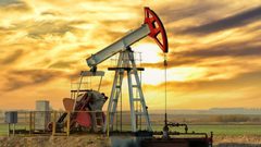 النفط يصعد بعد بيانات مخالفة للتوقعات