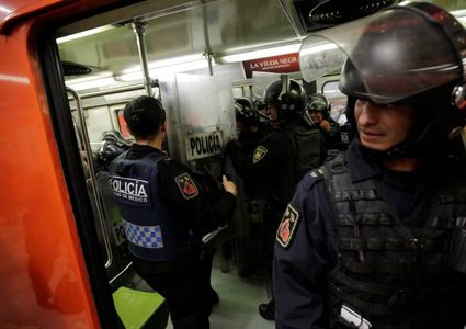 ولاية مكسيكية تفصل جميع عناصر الشرطة