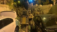 الاحتلال يعتدي على عائلة في جبل المكبر ويعتقل 5 من أفرادها