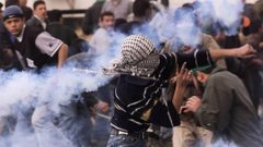 بدو: الاحتلال يقمع مسيرة مطالبة باسترداد جثامين الشهداء