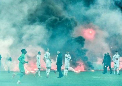 شغب جماهيري يؤخر انطلاق مباراة فرنسية