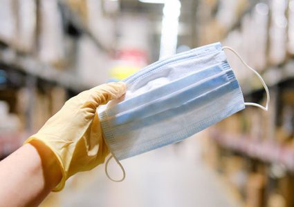 باحثون يوصون بغسل الكمامة وإعادة استعمالها حتى 10 مرات