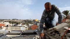 الاحتلال يجبر مواطنًا مقدسيًا على هدم منزله في القدس