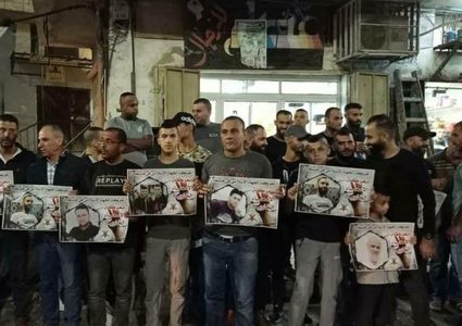 وقفة في رام الله دعما للأسرى المضربين عن الطعام