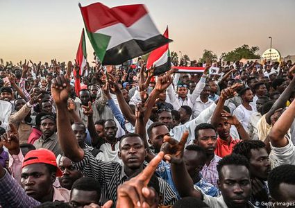 الخرطوم: معتصمو القصر الرئاسي يغلقون طرقًا رئيسية
