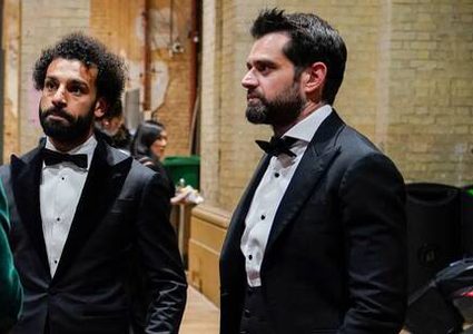 وكيل صلاح يرواغ بتغريده