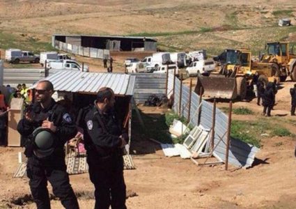 الاحتلال يفكك غرفا تابعة لمدرسة المالح بالأغوار الشمالية