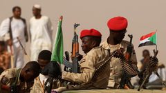 البرهان يعلن حل مجلس السيادة الانتقالي ومجلس الوزراء في السودان