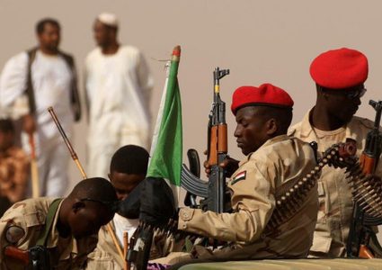 البرهان يعلن حل مجلس السيادة الانتقالي ومجلس الوزراء في السودان