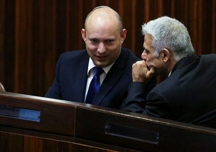 خلافات "إيديولوجية" تهدد استقرار حكومة بينيت