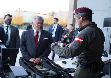 العاهل الأردني يزور وحدة المهام الخاصة النمساوية "كوبرا"