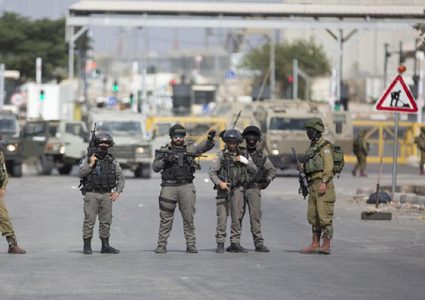 جنين: الاحتلال ينصب حواجز عسكرية ويداهم محلا تجاريا في برطعة