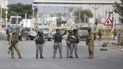 جنين: الاحتلال ينصب حواجز عسكرية ويداهم محلا تجاريا في برطعة