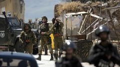 الخليل: الاحتلال يخطر بوقف البناء في 4 منازل ببلدة إذنا