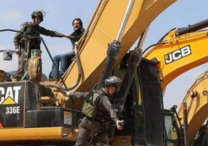 الاحتلال يستولي على جرافة "باجر" في بلدة السموع