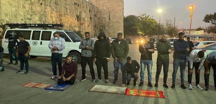 الاحتلال يقمع المشاركين بصلاة المغرب في المقبرة اليوسفية بالقدس