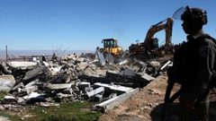 الاحتلال يهدم محال تجارية قيد الإنشاء غرب رام الله