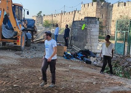 فتح: تدمير مقبر اليوسفية جريمة بحق القيم والثوابت والأخلاق