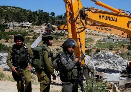 بيت لحم: الاحتلال يخطر بهدم ووقف البناء في منشآت بواد رحال