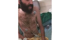 صور مؤلمة للأسير مقداد القواسمي المضرب عن الطعام لأكثر من 3 أشهر