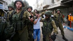 الاحتلال يعتقل طفلا جنوب بيت لحم