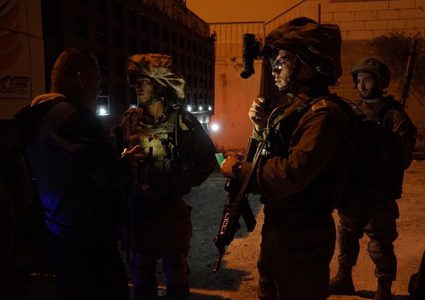 الاحتلال يصيب شابا ويعتقل فتيين من قرية حوسان غرب بيت لحم