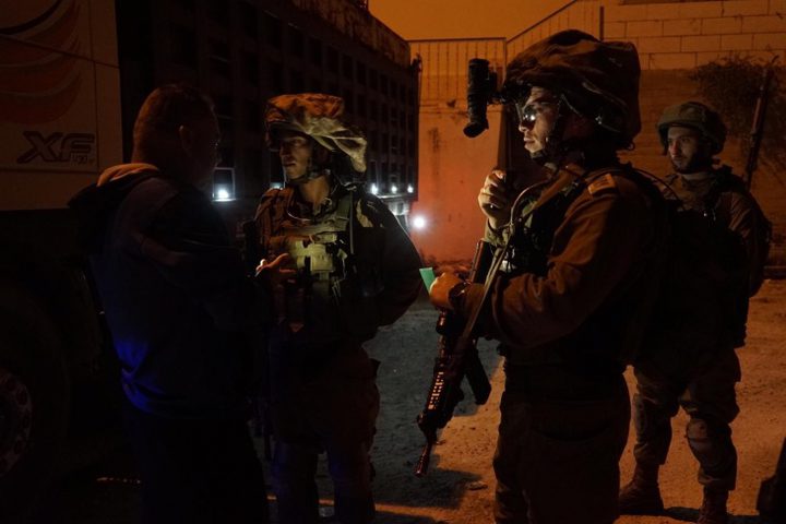 الاحتلال يصيب شابا ويعتقل فتيين من قرية حوسان غرب بيت لحم