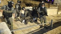 الاحتلال يعتدي على طفل ويعتقله قرب باب العامود