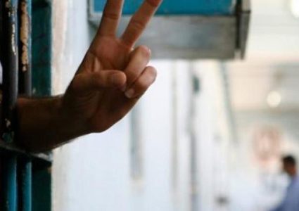 7 أسرى يواصلون إضرابهم عن الطعام رغم تدهور أوضاعهم الصحية