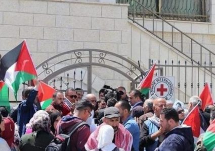 وقفة دعم وإسناد للأسرى المضربين عن الطعام في حيفا بأراضي الـ48