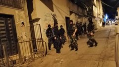 الأجهزة الأمنية تفض مظاهرة مسلحة في مخيم بلاطة شرق نابلس