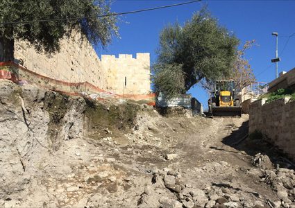 قوات الاحتلال تواصل أعمال التجريف بالمقبرة اليوسفية في القدس