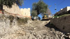 قوات الاحتلال تواصل أعمال التجريف بالمقبرة اليوسفية في القدس