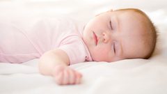 نصائح مفيدة تساعد طفلك على النوم بهدوء