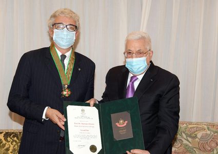 الرئيس يمنح رئيس جامعة بيروجيا النجمة الكبرى من وسام القدس