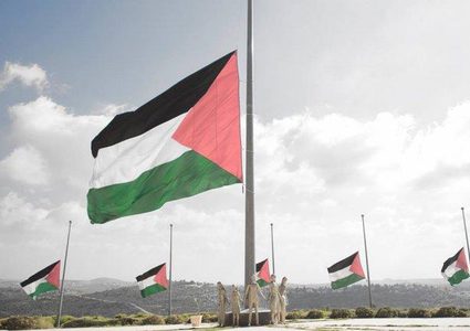 تنكيس العلم الفلسطيني على مؤسسات الدولة وسفاراتها وممثلياتها