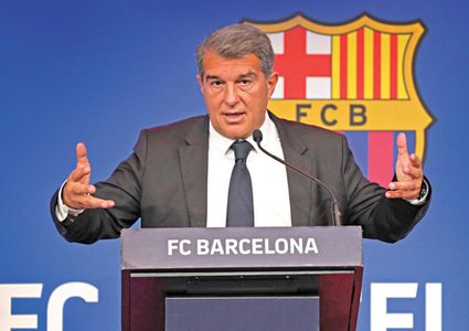 لابورتا يتخلف عن رحلة برشلونة إلى قطر