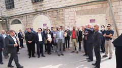 الاحتلال يمنع دبلوماسيين دوليين من دخول شارع الشهداء في الخليل