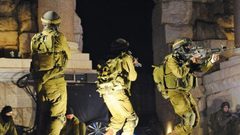 الخليل: الاحتلال يعتقل مواطناً وزوجته من بلدة صوريف