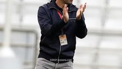 وفد برشلونة يطير إلى قطر للظفر بخدمات تشافي