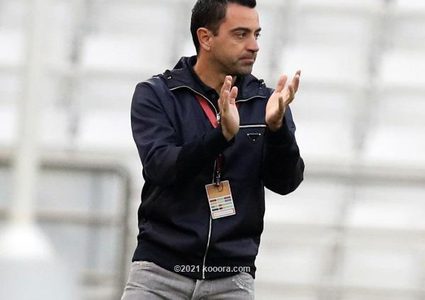 وفد برشلونة يطير إلى قطر للظفر بخدمات تشافي