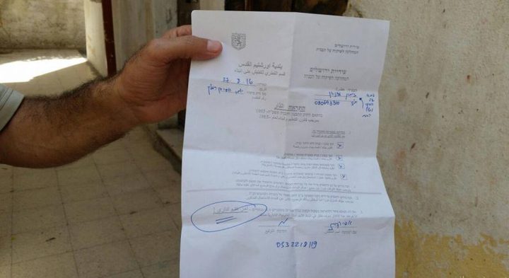 الاحتلال يخطر بهدم 5 منازل ووقف البناء في غرفة زراعية غرب سلفيت