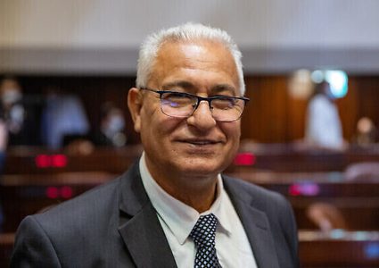 غنايم لـ"النجاح": قضية الأسرى أولوية ونعمل خلف الكواليس من أجلهم