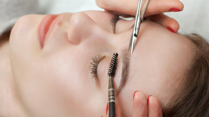 طرق طبيعية للتخفيف من تساقط شعر الحاجب