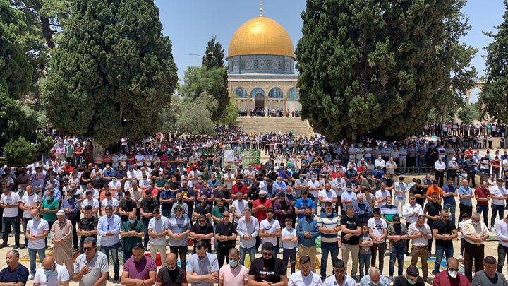 50 ألف مصل يؤدون الجمعة في رحاب المسجد الأقصى