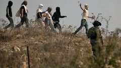 مستوطنون يهاجمون منزلا في بورين جنوب نابلس